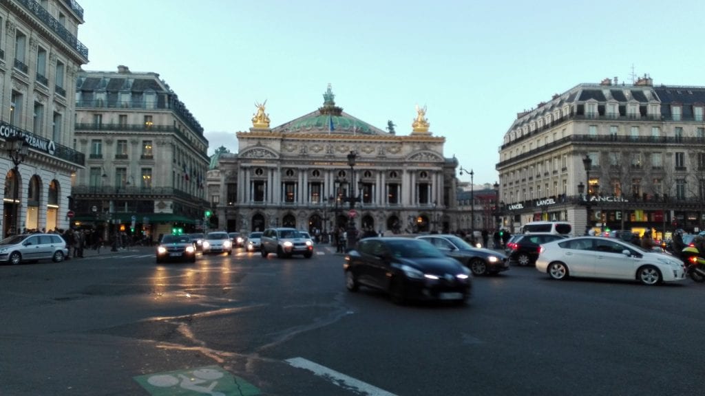 París… la Ciudad de la Luz… la ciudad del amor… la capital de la moda…