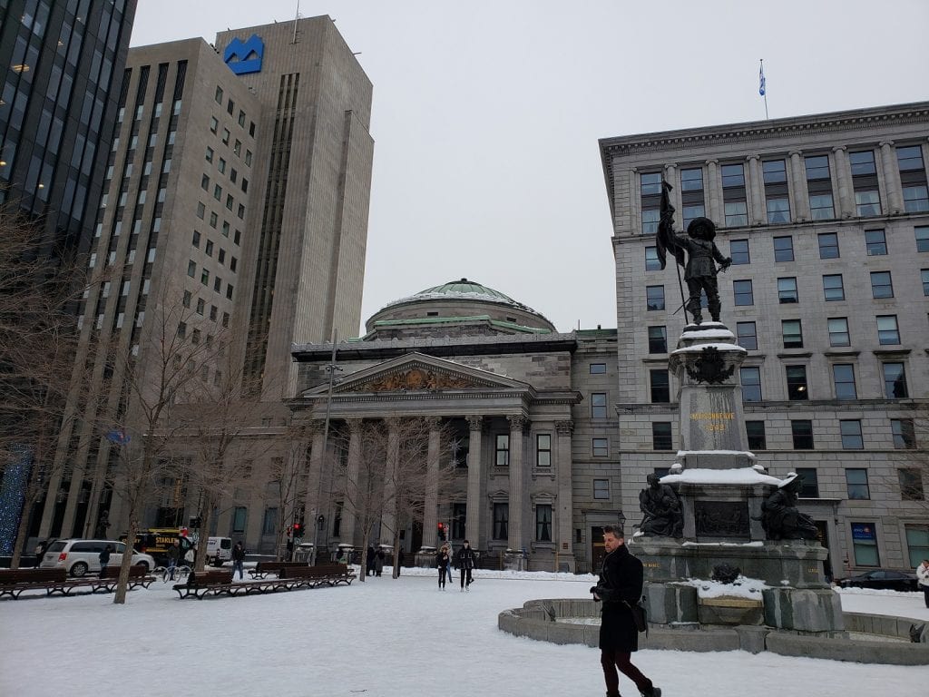 Place d’Armes… plaza del Vieux-Montreal 