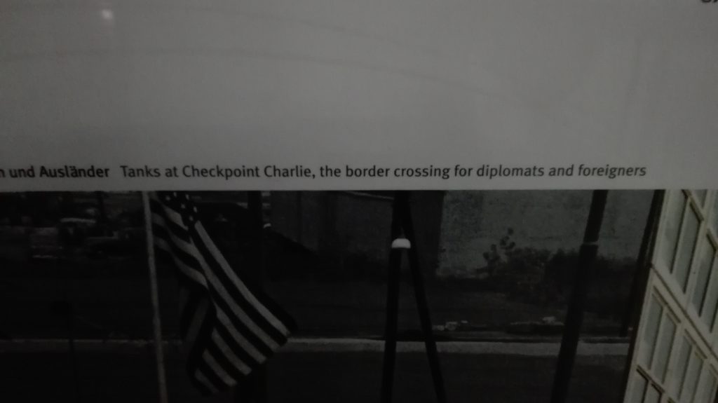 Checkpoint Charlie… el paso fronterizo más famoso de Berlín
