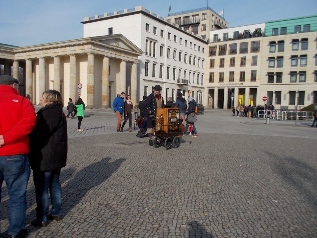 La Puerta de Brandeburgo… antigua puerta de entrada a Berlín 