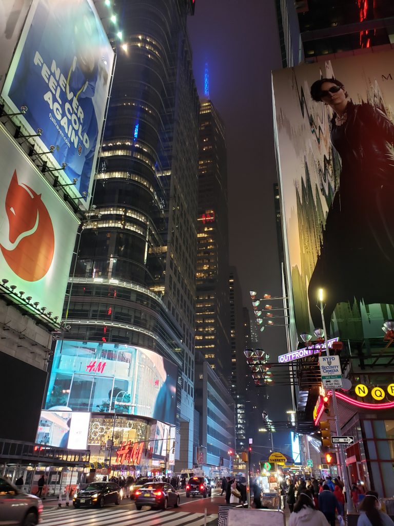 Times Square… sus luces de neón y sus enormes espectaculares