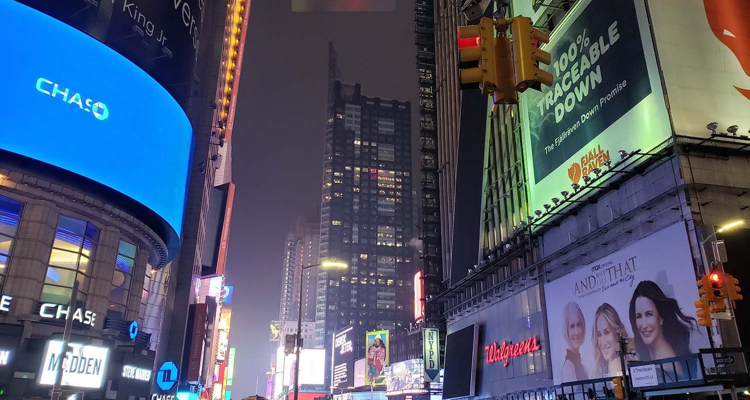 Times Square… sus luces de neón y sus enormes espectaculares