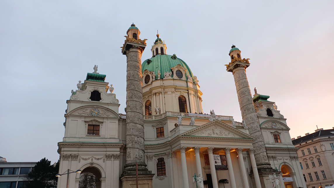 San Carlos Borromeo… iglesia emblemática de Viena