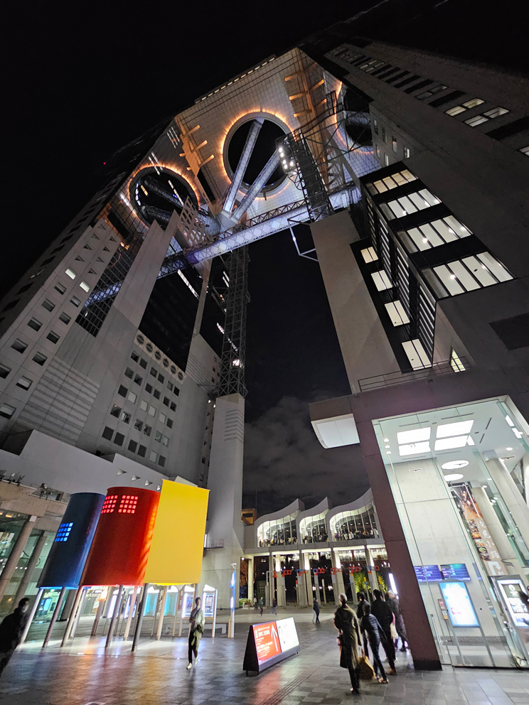 Umeda Sky Building… y su plataforma flotante