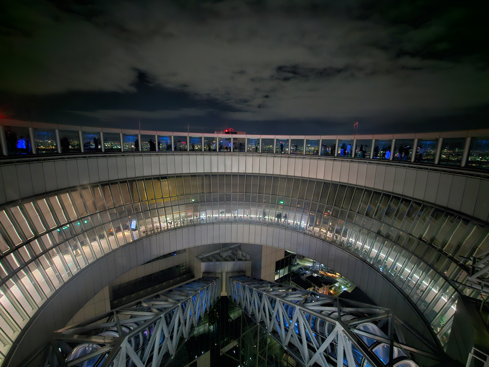 Umeda Sky Building… y su plataforma flotante