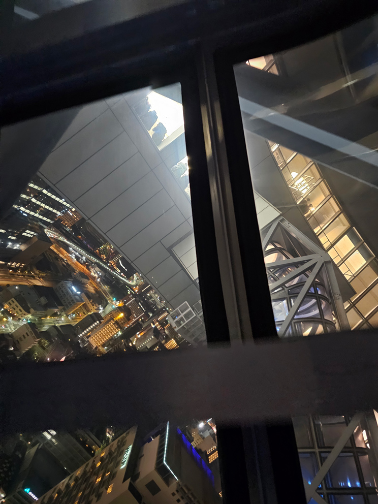 Umeda Sky Building… y su plataforma flotante
