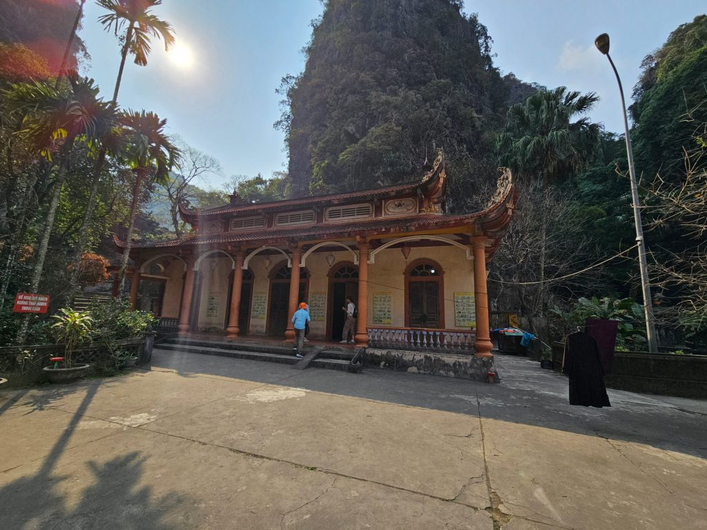 Bich Dong Pagoda… la Cueva Esmeralda