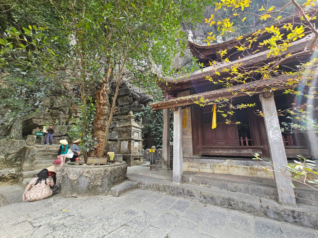 Bich Dong Pagoda… la Cueva Esmeralda