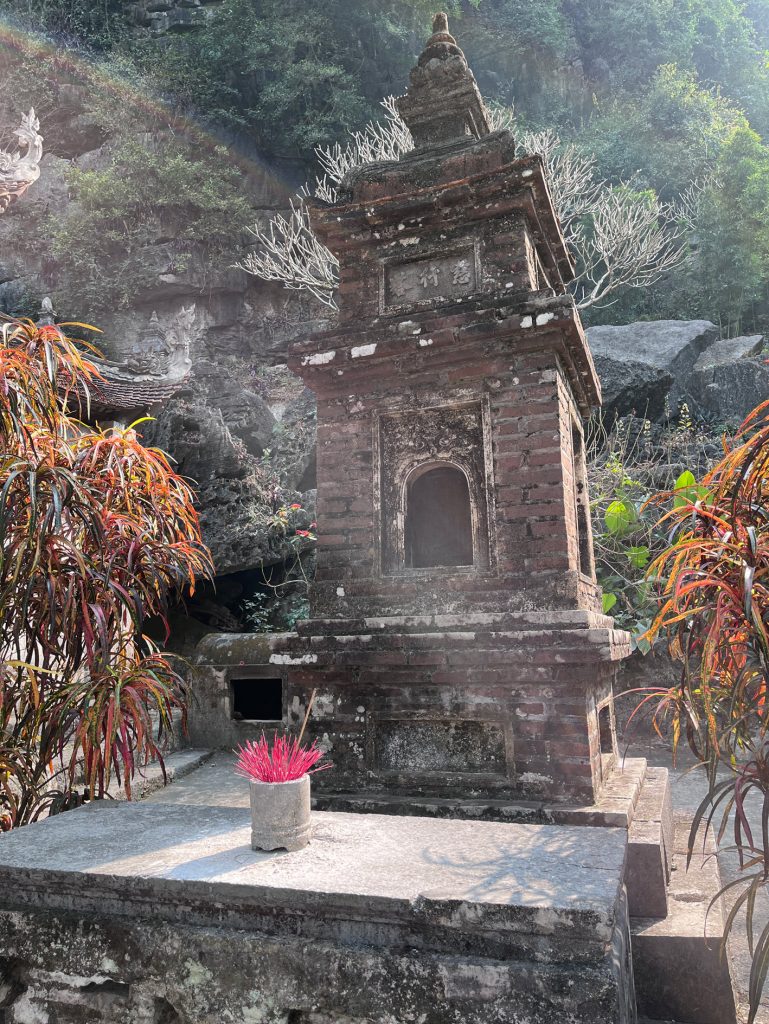 Bich Dong Pagoda… la Cueva Esmeralda