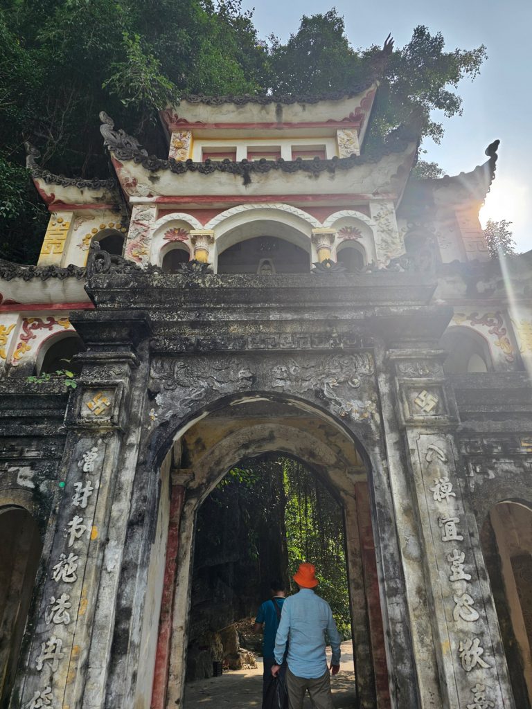 Bich Dong Pagoda… la Cueva Esmeralda