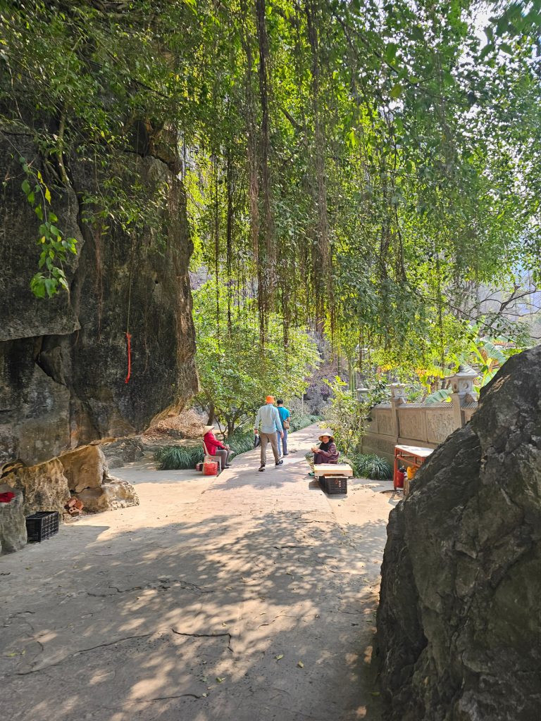 Bich Dong Pagoda… la Cueva Esmeralda