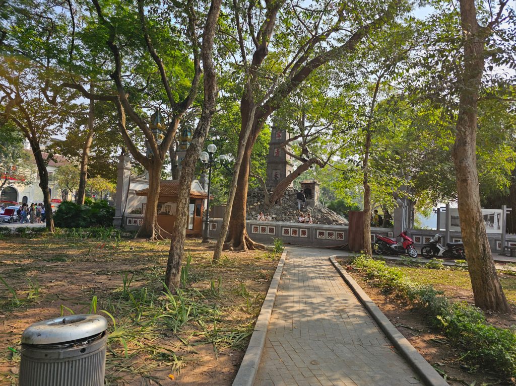 Templo Ngoc Son, el Lago Hoan Kiem y de paso el Templo de la Tortuga… paseo imperdible
