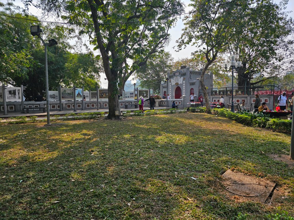 Templo Ngoc Son, el Lago Hoan Kiem y de paso el Templo de la Tortuga… paseo imperdible