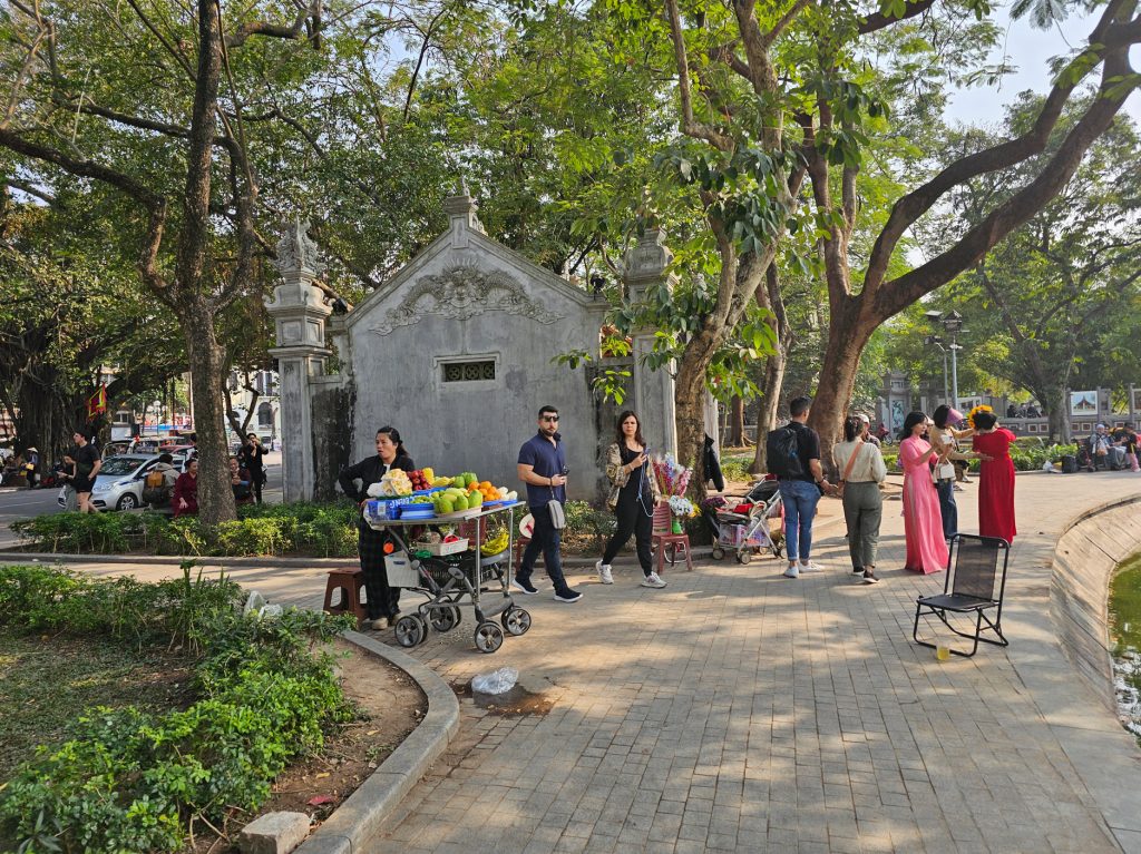 Templo Ngoc Son, el Lago Hoan Kiem y de paso el Templo de la Tortuga… paseo imperdible