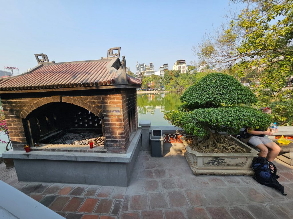 Templo Ngoc Son, el Lago Hoan Kiem y de paso el Templo de la Tortuga… paseo imperdible
