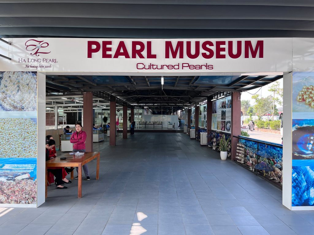 Cultivo de Perlas… granja flotante en Halong