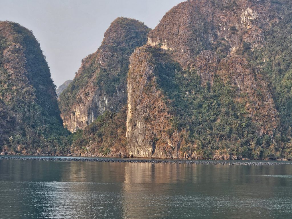 Cultivo de Perlas… granja flotante en Halong