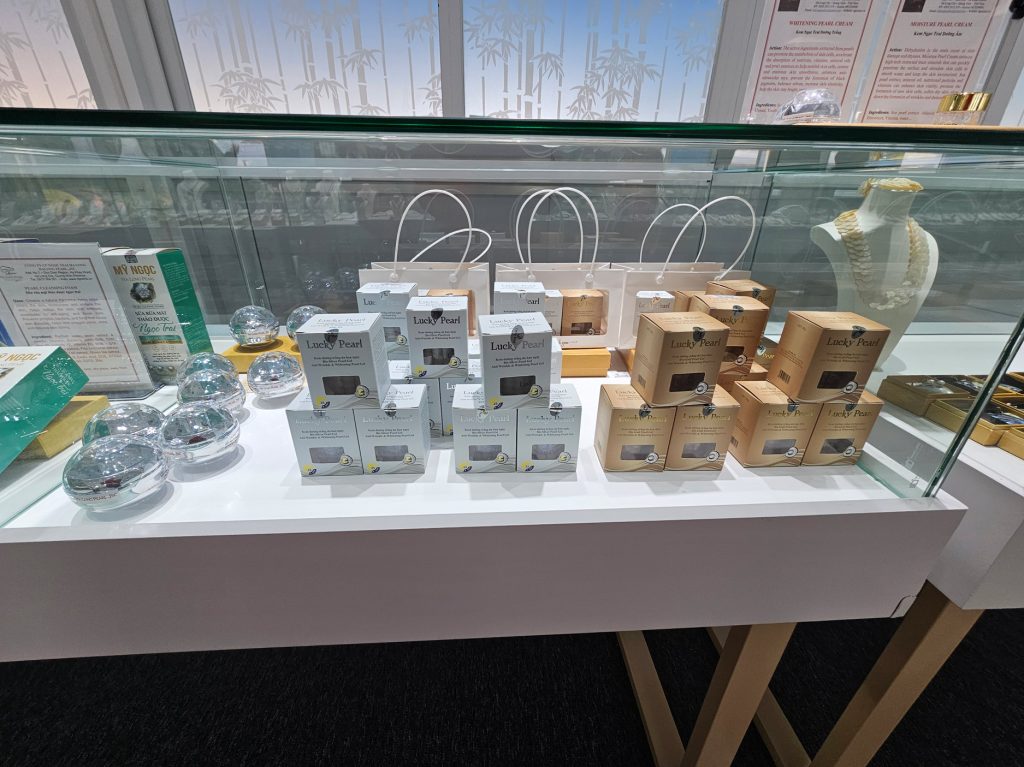 Cultivo de Perlas… granja flotante en Halong