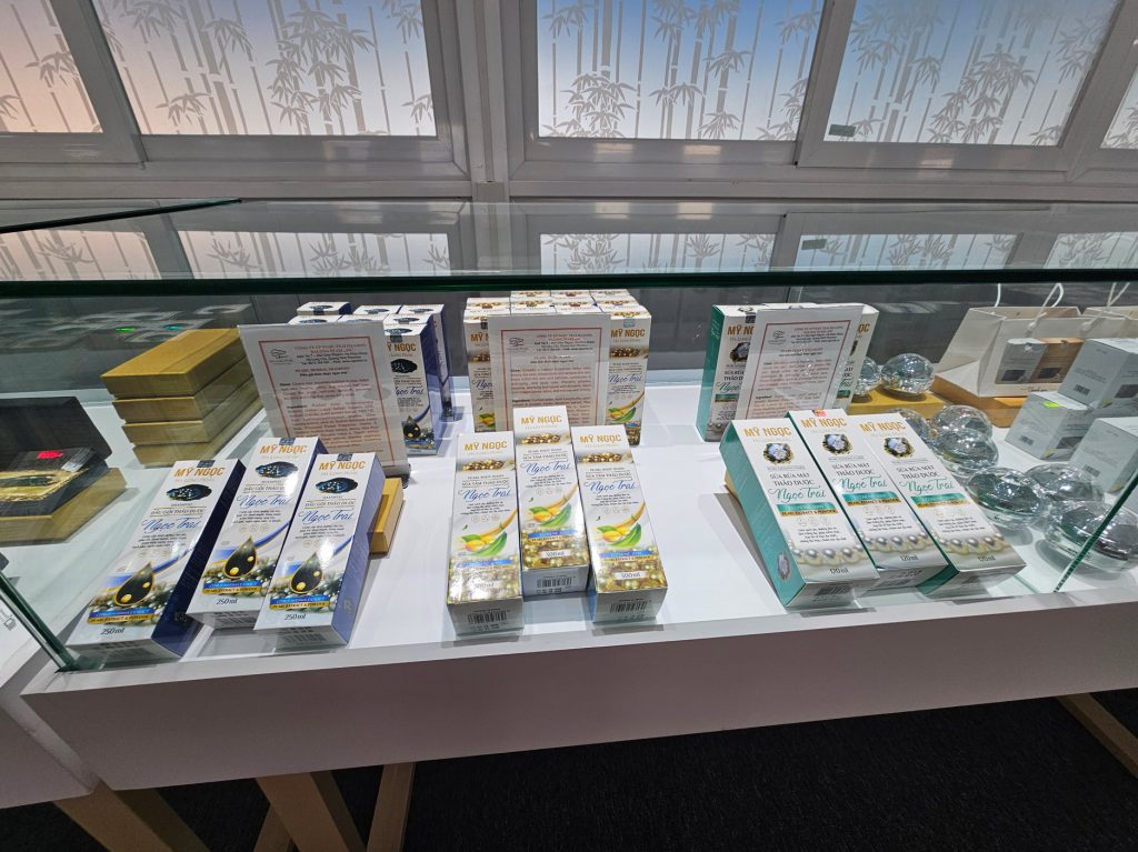 Cultivo de Perlas… granja flotante en Halong