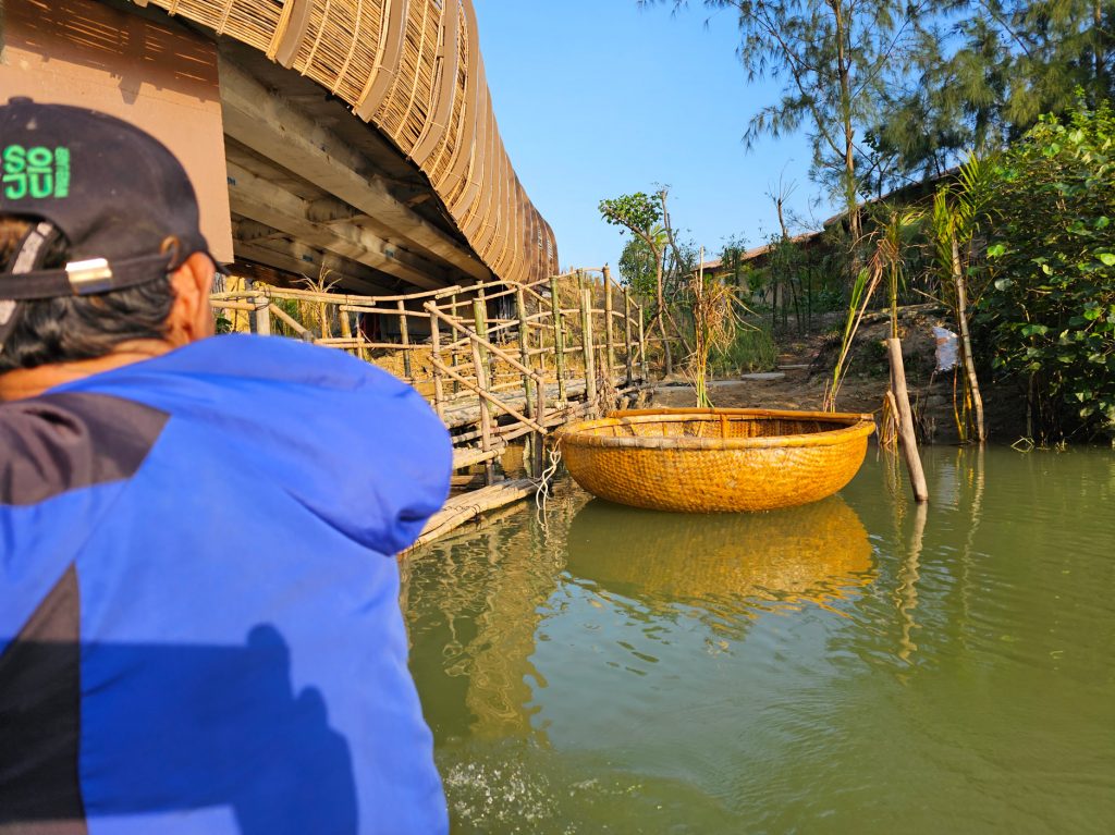 Barcas redondas… paseo por los cocoteros