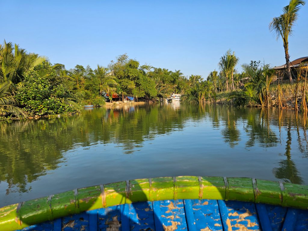 Barcas redondas… paseo por los cocoteros