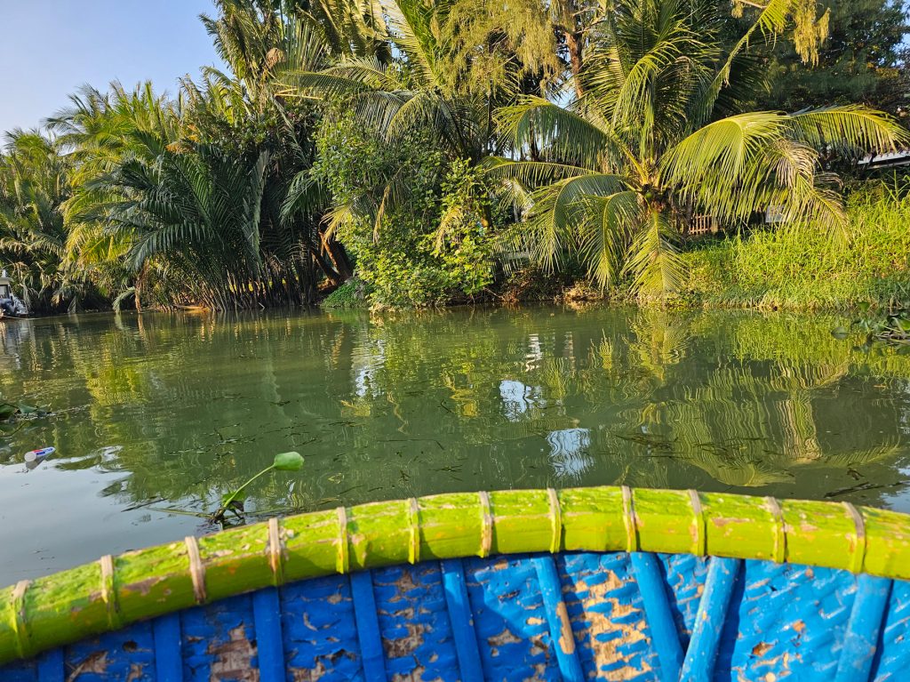 Barcas redondas… paseo por los cocoteros