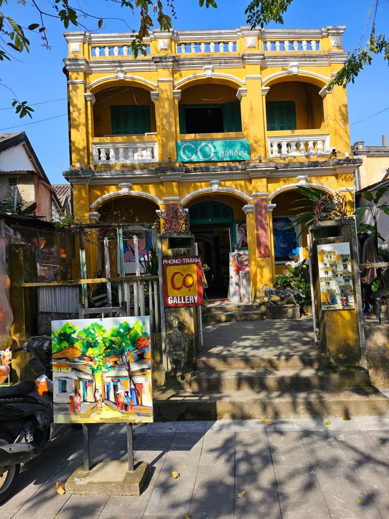 Casas antiguas, salones de asambleas y más… un recorrido admirable. Parte 2