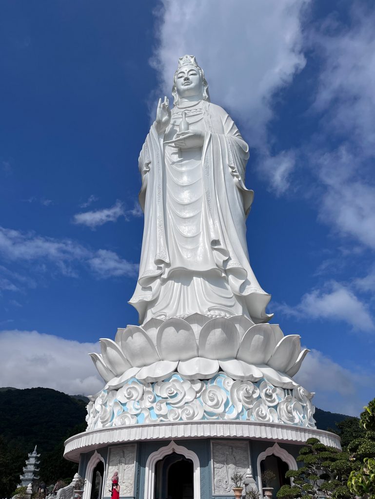 Pagoda de Linh Ung y la Estatua de Lady Budha… belleza y veneración absoluta

