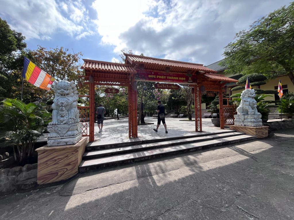 Pagoda de Linh Ung y la Estatua de Lady Budha… belleza y veneración absoluta
