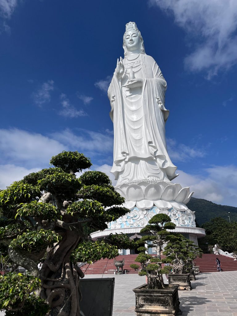 Pagoda de Linh Ung y la Estatua de Lady Budha… belleza y veneración absoluta
