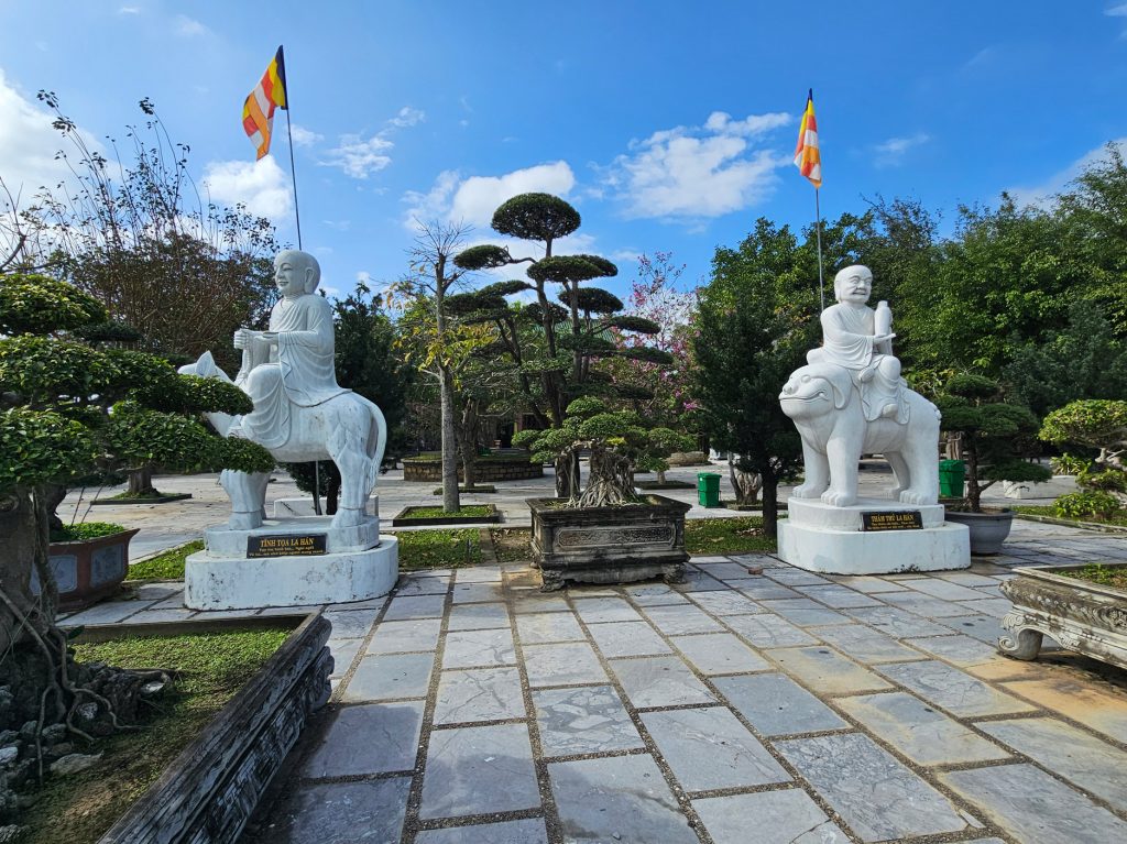 Pagoda de Linh Ung y la Estatua de Lady Budha… belleza y veneración absoluta
