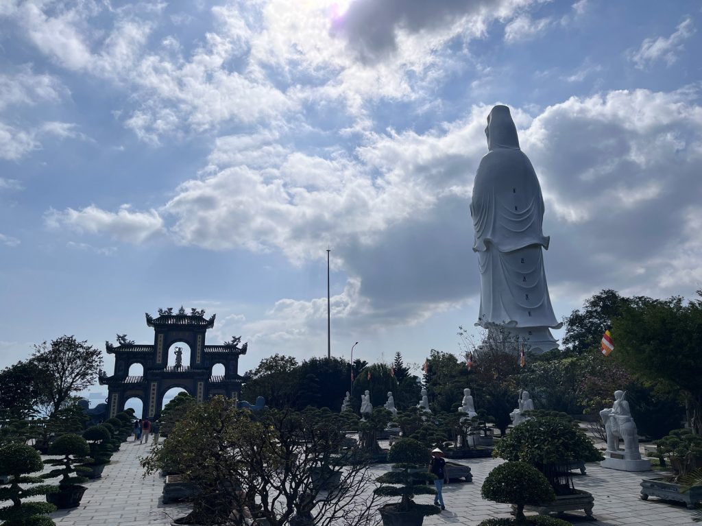 Pagoda de Linh Ung y la Estatua de Lady Budha… belleza y veneración absoluta
