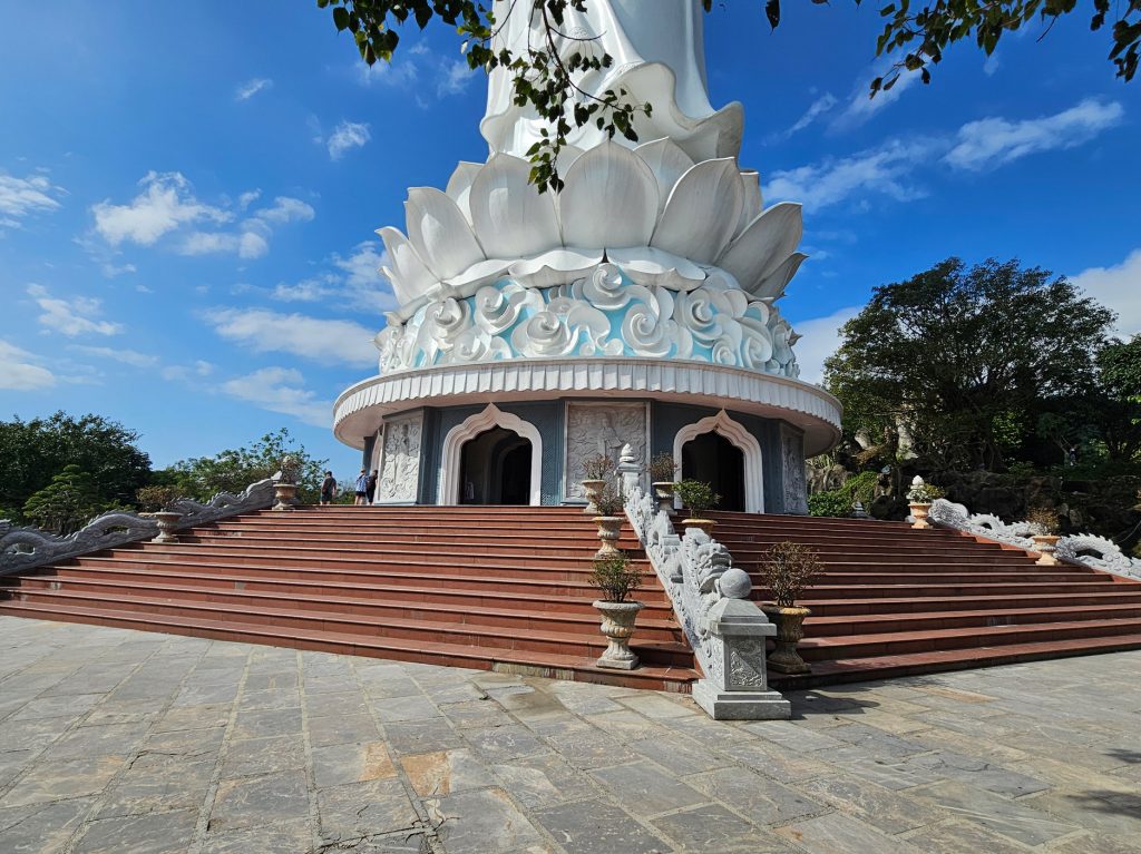 Pagoda de Linh Ung y la Estatua de Lady Budha… belleza y veneración absoluta
