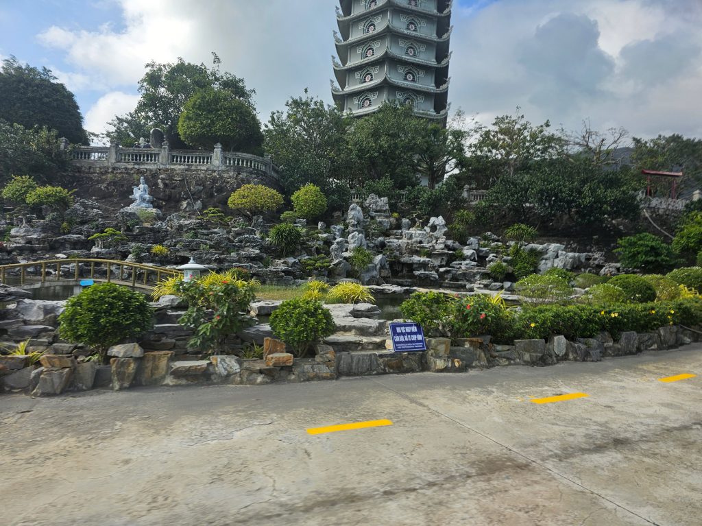 Pagoda de Linh Ung y la Estatua de Lady Budha… belleza y veneración absoluta
