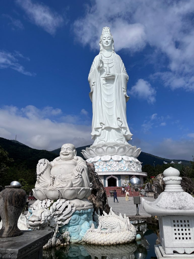 Pagoda de Linh Ung y la Estatua de Lady Budha… belleza y veneración absoluta
