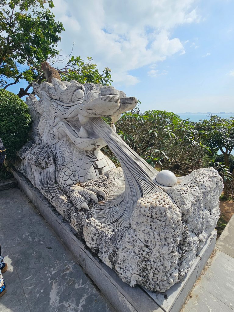 Pagoda de Linh Ung y la Estatua de Lady Budha… belleza y veneración absoluta

