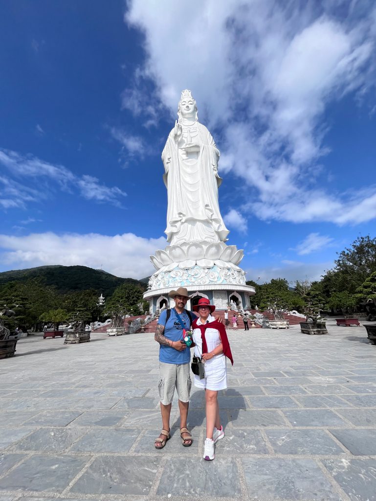Pagoda de Linh Ung y la Estatua de Lady Budha… belleza y veneración absoluta
