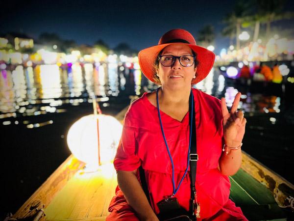 Paseo por el río Thu Bon… encendido de farolillos