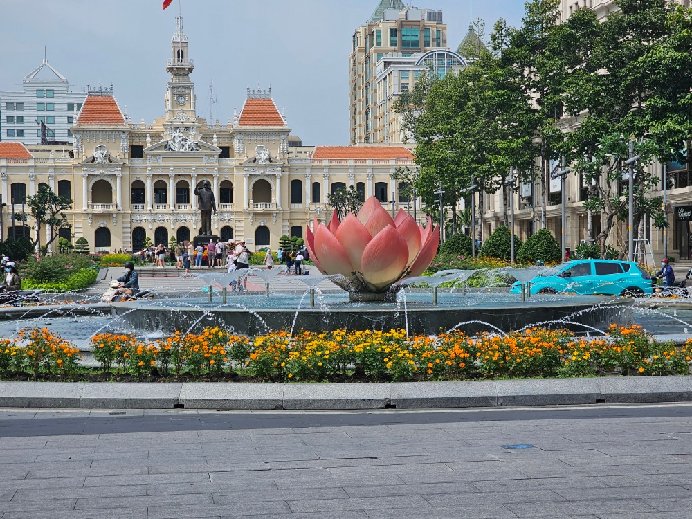 Calle Peatonal Nguyen Hue y el Ayuntamiento de Ho Chi Minh… la primera parada obligatoria
