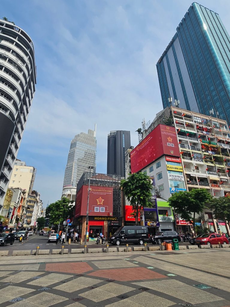 Calle Peatonal Nguyen Hue y el Ayuntamiento de Ho Chi Minh… la primera parada obligatoria
