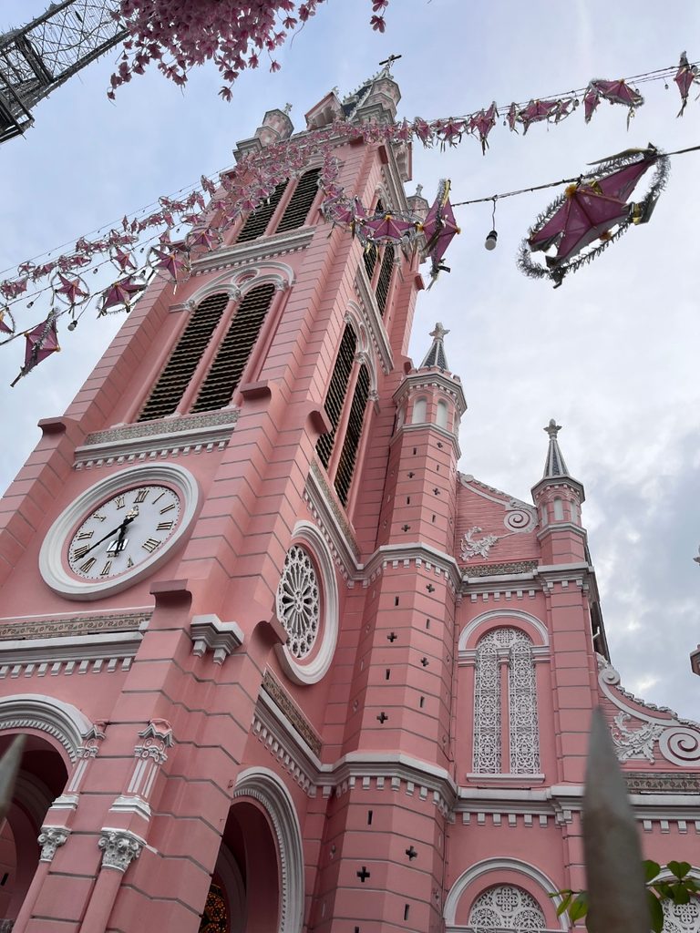 La Iglesia Tan Dinh… la Iglesia Rosa