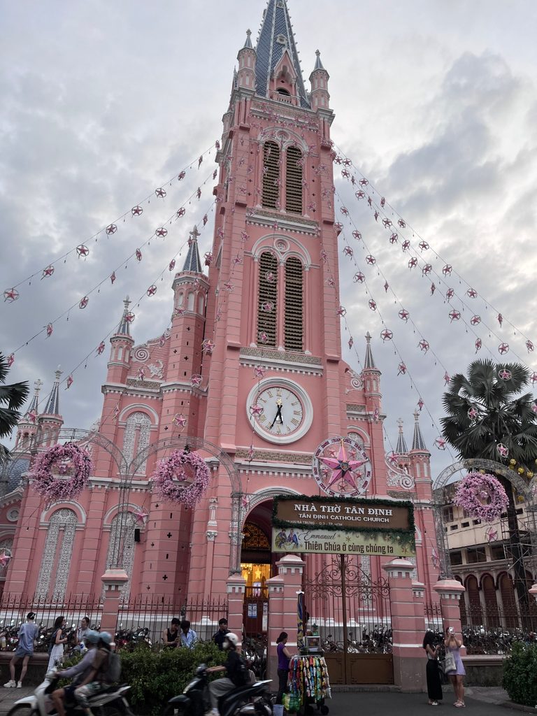 La Iglesia Tan Dinh… la Iglesia Rosa