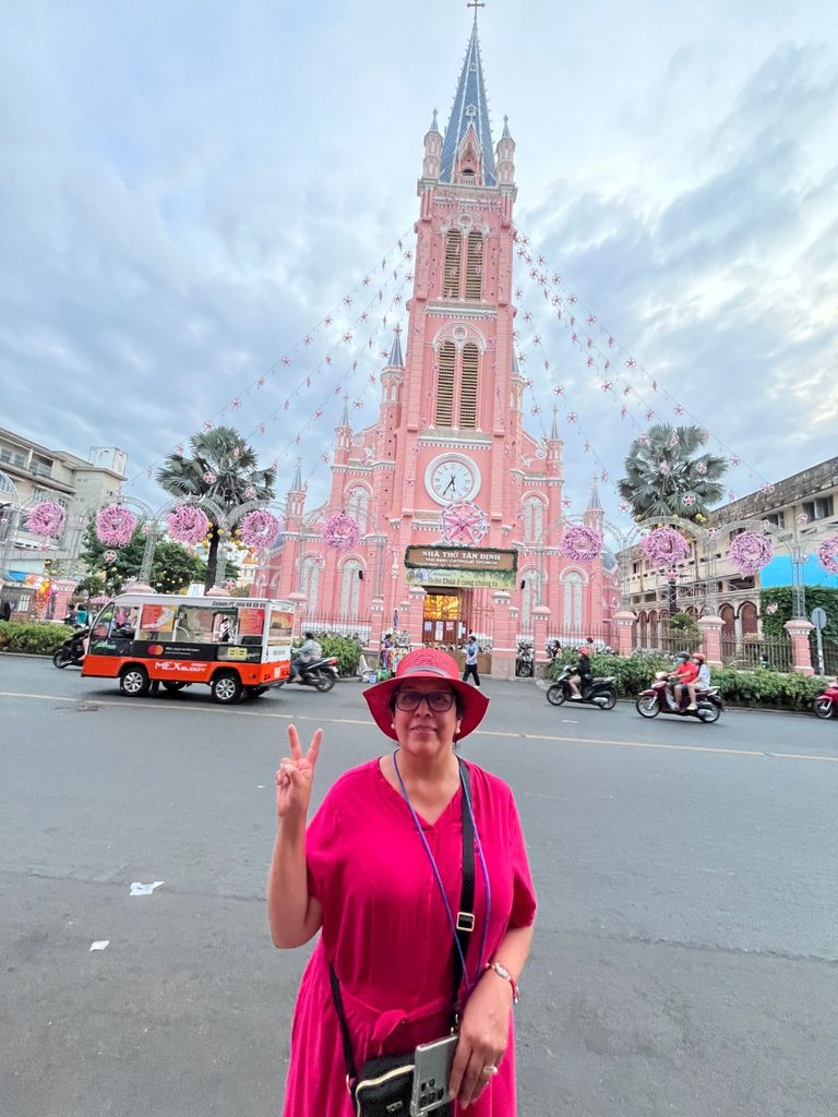 La Iglesia Tan Dinh… la Iglesia Rosa